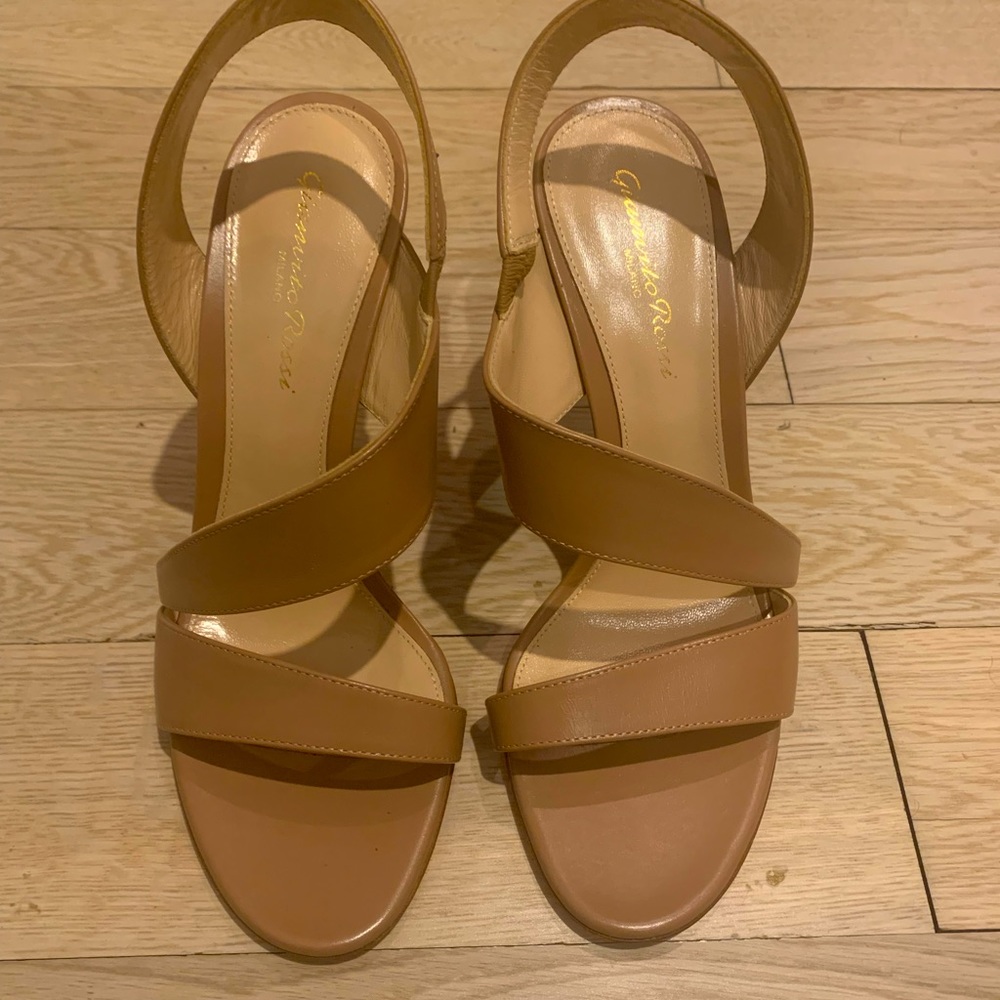 Giannvito Rossi Strappy Tan Wedge sandals